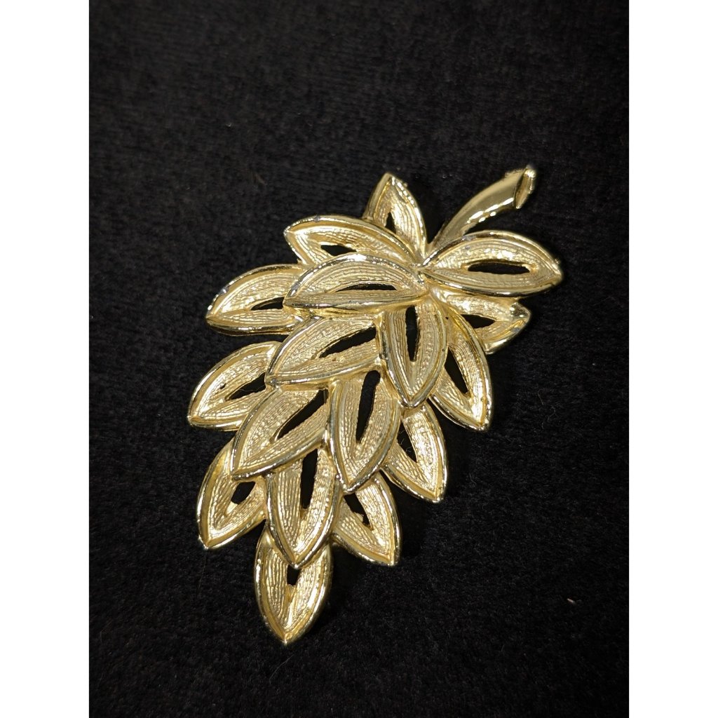 Vintage Gold Tone Grapevine Tropical Leaf Brooch Pin Cluster Flower Textured
